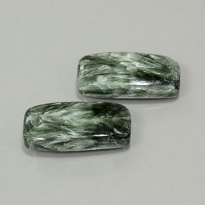 18.16カラットの天然グリーンセラフィナイト（20.5×10.6 mm・クッションカット）