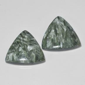 16.80カラットの天然ミディアムグリーンセラフィナイト（18.6×17.9 mm・トリリアント）