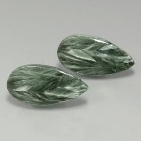 19.56カラットの天然グリーンセラフィナイト（24.5×12.3 mm・洋梨の形）