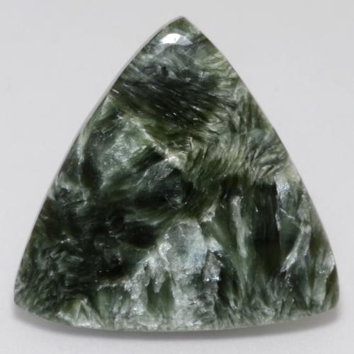 12.51カラットの天然アーシーグリーンセラフィナイト（22.6×21.7 mm・トリリアント）