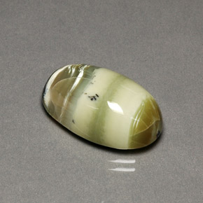 9.88カラットの天然黄色がかった緑サーペンティン（19.4×11.4 mm・オーバルカット）