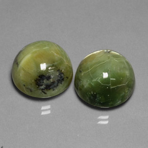 カラットの天然黄色がかった緑サーペンティン（15.11 mm・ラウンドカット）