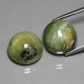 カラットの天然黄色がかった緑サーペンティン（15.11 mm・ラウンドカット）