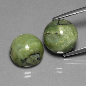 カラットの天然黄色がかった緑サーペンティン（12.06 mm・ラウンドカット）