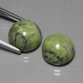 カラットの天然黄色がかった緑サーペンティン（12.06 mm・ラウンドカット）