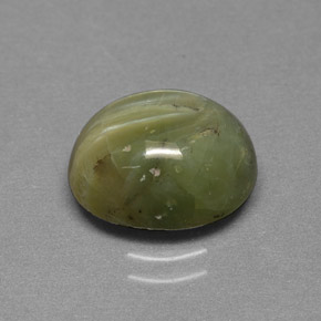 2.95カラットの天然黄色がかった緑サーペンティン（11×8.7 mm・オーバルカット）