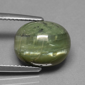 4.84カラットの天然グリーンサーペンティン（12.5×10.4 mm・オーバルカット）