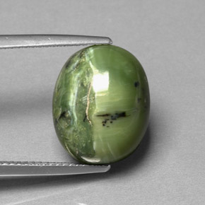 7.13カラットの天然黄色がかった緑サーペンティン（14.6×12 mm・オーバルカット）