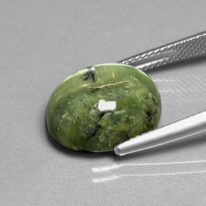 7.13カラットの天然黄色がかった緑サーペンティン（14.6×12 mm・オーバルカット）