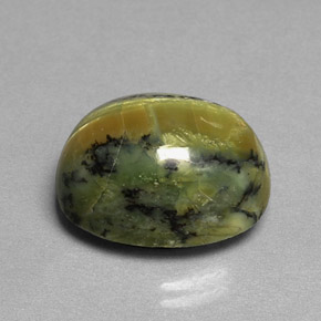 10.26カラットの天然黄色がかった緑サーペンティン（16.3×12.1 mm・オーバルカット）