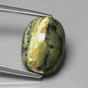 10.26カラットの天然黄色がかった緑サーペンティン（16.3×12.1 mm・オーバルカット）