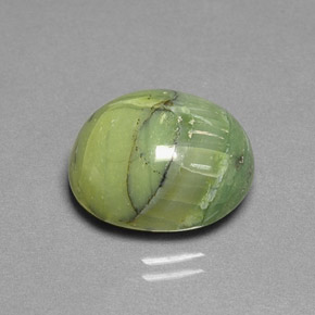 8.56カラットの天然黄色がかった緑サーペンティン（15.1×12.6 mm・オーバルカット）