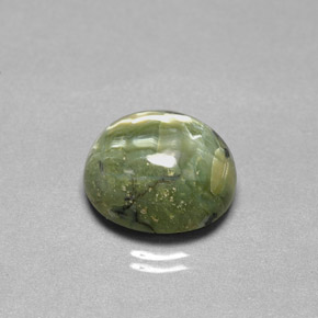 9.20カラットの天然グリーンサーペンティン（15.3×13.2 mm・オーバルカット）