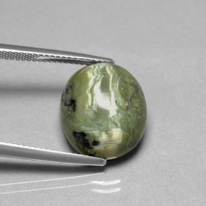 9.20カラットの天然グリーンサーペンティン（15.3×13.2 mm・オーバルカット）