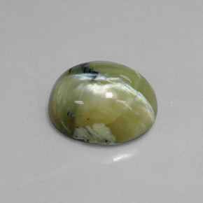 5.26カラットの天然黄色がかった緑サーペンティン（12.8×10.1 mm・オーバルカット）