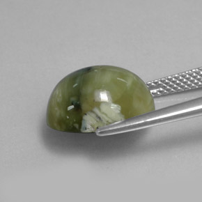 5.26カラットの天然黄色がかった緑サーペンティン（12.8×10.1 mm・オーバルカット）