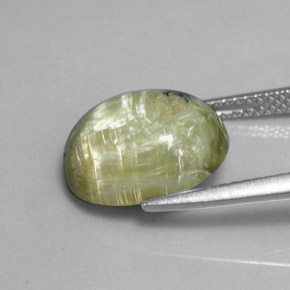 3.97カラットの天然黄色がかった緑サーペンティン（12.6×10 mm・オーバルカット）