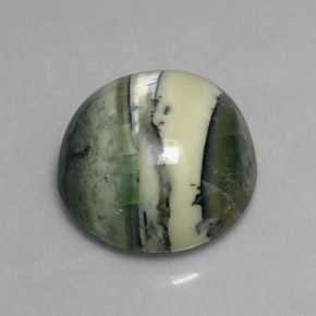 7.52カラットの天然黄色がかった緑サーペンティン（13.18 mm・ラウンドカット）