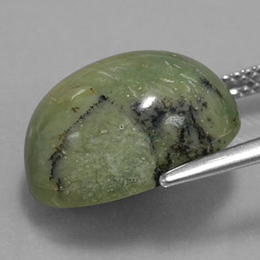 7.68カラットの天然グリーンサーペンティン（15.6×11.6 mm・オーバルカット）