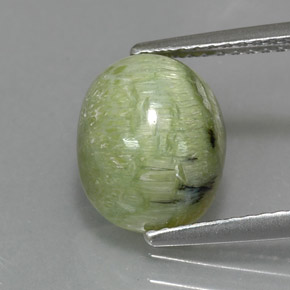 2.57カラットの天然グリーンサーペンティン（10.4×8.5 mm・オーバルカット）