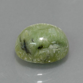 2.57カラットの天然グリーンサーペンティン（10.4×8.5 mm・オーバルカット）