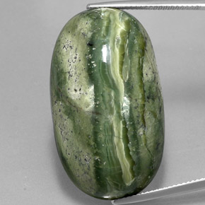 49.97カラットの天然グリーンサーペンティン（36.5×19.6 mm・オーバルカット）