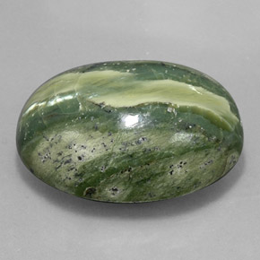47.57カラットの天然グリーンサーペンティン（29.9×23 mm・オーバルカット）