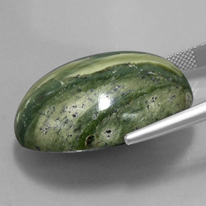47.57カラットの天然グリーンサーペンティン（29.9×23 mm・オーバルカット）