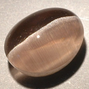 3.56カラットの天然ブラウンSillimanite Cat's Eye（9.3×7.1 mm・透明）