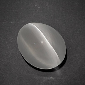 7.96カラットの天然スモークSillimanite Cat's Eye（12.5×9.7 mm・オーバルカット）