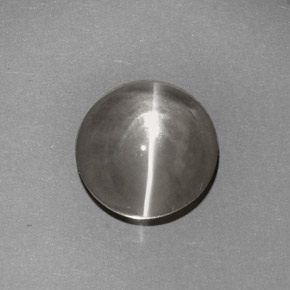 6.62カラットの天然スモークSillimanite Cat's Eye（10.87 mm・透明）