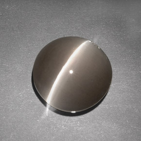 7.63カラットの天然ブラウンシリマナイトキャッツアイ、透明、透明/半透明