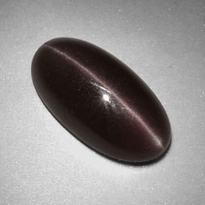 7.07カラットの天然灰色がかった茶Sillimanite Cat's Eye（17.3×9 mm・オーバルカット）