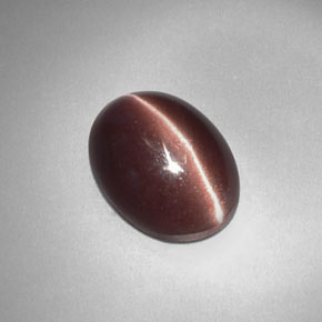 2.85カラットの天然紫がかった茶Sillimanite Cat's Eye（10.5×7.7 mm・オーバルカット）
