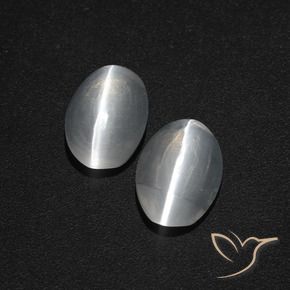 2.31カラットの天然クリアホワイトSillimanite Cat's Eye（8×5.5 mm・オーバルカット）