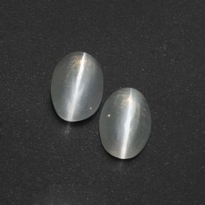 カラットの天然スモークSillimanite Cat's Eye（7×4.7 mm・オーバルカット）
