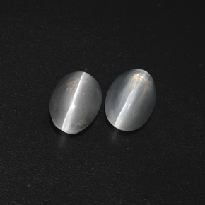 2.32カラットの天然非常に薄い灰色Sillimanite Cat's Eye（7.6×5.1 mm・オーバルカット）