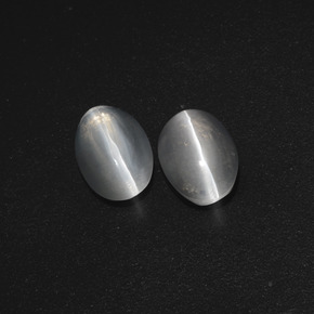 2.32カラットの天然非常に薄い灰色Sillimanite Cat's Eye（7.6×5.1 mm・オーバルカット）