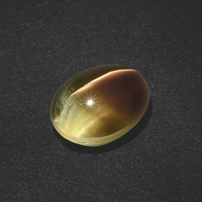 3.02カラットの天然緑がかった茶Sillimanite Cat's Eye（9.1×7.1 mm・オーバルカット）
