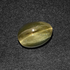2.09カラットの天然緑がかった茶Sillimanite Cat's Eye（8.2×6 mm・オーバルカット）
