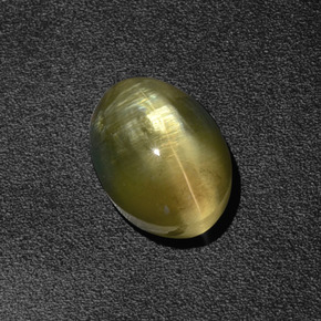 2.64カラットの天然緑がかった茶Sillimanite Cat's Eye（9.1×6.7 mm・オーバルカット）