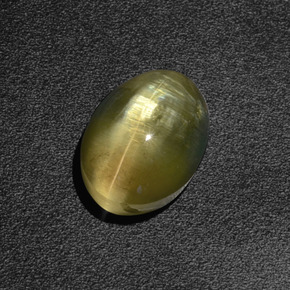 2.64カラットの天然緑がかった茶Sillimanite Cat's Eye（9.1×6.7 mm・オーバルカット）