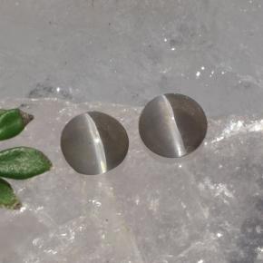 自然派の商品を探す 1.15ct スモーク シリマナイトキャッツアイ 宝石, オーバルカット, マダガスカル からGemSelectで. 在庫あり、世界各国へ発送!