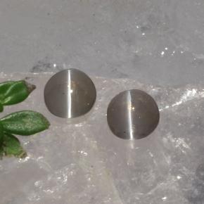 自然派の商品を探す 1.15ct スモーク シリマナイトキャッツアイ 宝石, オーバルカット, マダガスカル からGemSelectで. 在庫あり、世界各国へ発送!