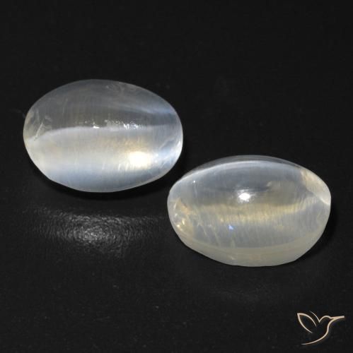Shop natural 2.33ct ホワイト シリマナイトキャッツアイ gems, 楕円形, from マダガスカル at GemSelect. In stock, global shipping!