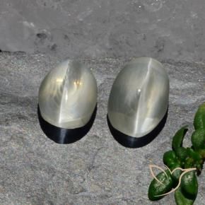 Shop natural 2.94ct ウォームホワイト シリマナイトキャッツアイ gems, 楕円形, from マダガスカル at GemSelect. In stock, global shipping!