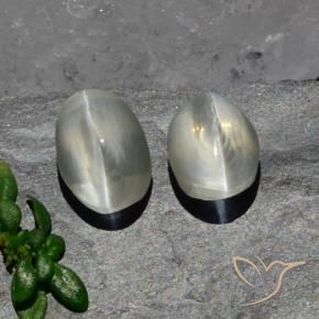 Shop natural 2.94ct ウォームホワイト シリマナイトキャッツアイ gems, 楕円形, from マダガスカル at GemSelect. In stock, global shipping!