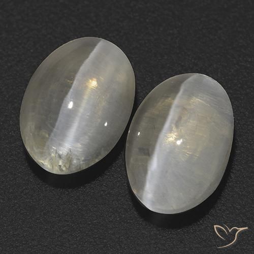 Shop natural 2.78ct ウォームホワイト シリマナイトキャッツアイ gems, 楕円形, from マダガスカル at GemSelect. In stock, global shipping!