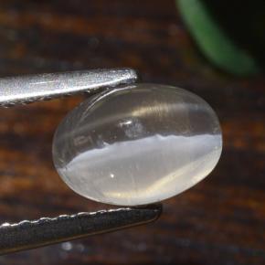 1.40カラットの天然非常に薄い灰色シリマナイトキャッツアイ、オーバルカット、半透明