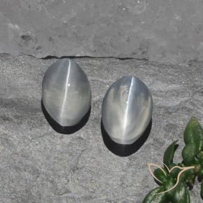 Shop natural 2.15ct クリアホワイト シリマナイトキャッツアイ gems, 楕円形, from マダガスカル at GemSelect. In stock, global shipping!